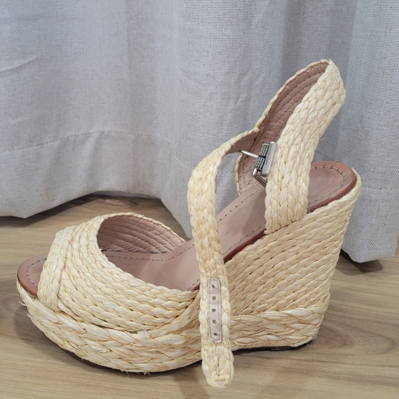 Schutz Wedge Sandal - Picture 5 of 9